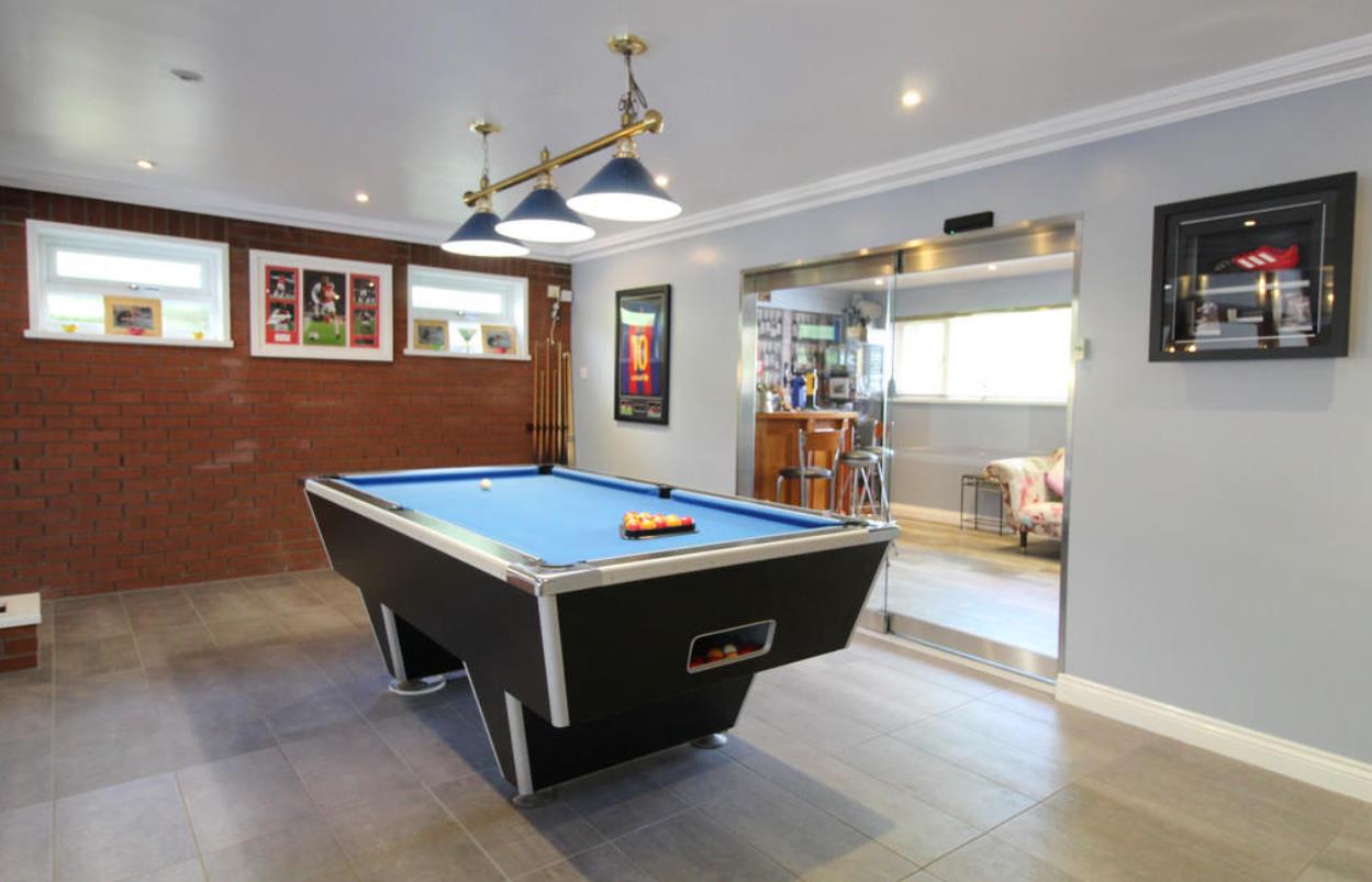 在英国100人民币能买到什么,100万英镑在英国能买什么房子