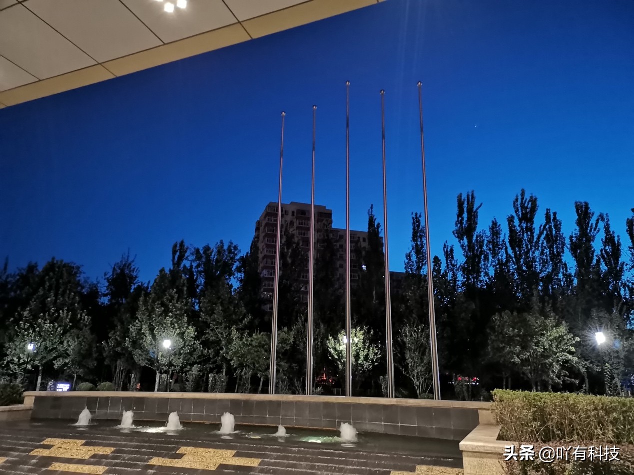 荣耀20s光影之美,荣耀20s发布晚上自拍也要美美的