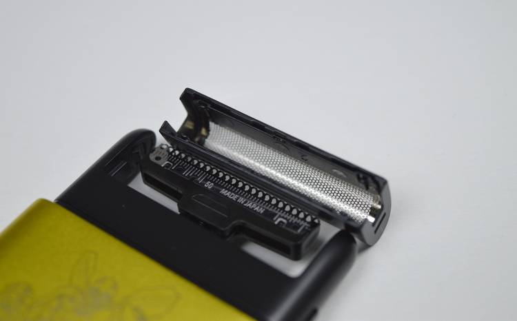 趣味横生，情怀翻涌：须眉变形金刚定制款剃须刀开箱体验