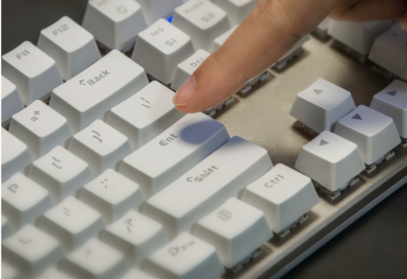 键盘上哪个键是鼠标右键的功能,电脑键盘上的鼠标右键的使用