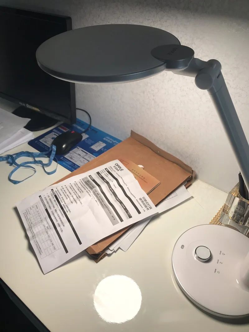 台灯炫光和眩光区别,防眩光护眼台灯推荐