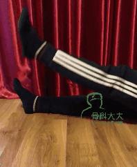 学会五个动作给膝关节减压,膝关节疼痛的五个简单锻炼动作