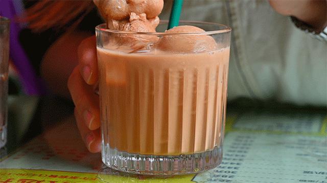 使徒行者同款冰室，现点现拉港奶，先抽盲盒才能喝