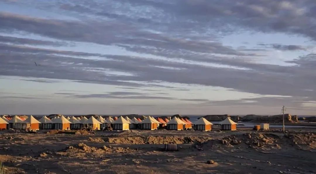 茫崖艾肯泉夏季游攻略,青甘大环线艾肯泉