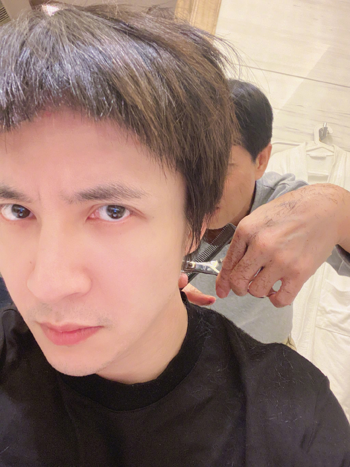 薛之谦发型怎么修剪,薛之谦剃胡子