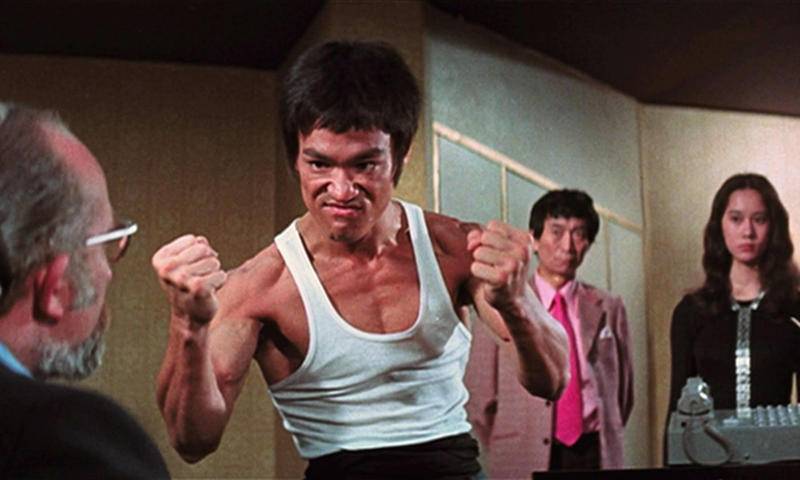 李小龙传奇打黑社会老大,李小龙传奇第一次打倒黄皮小子