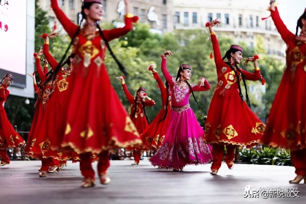 喀什最美的维吾尔族姑娘,喀什古城维吾尔族歌舞
