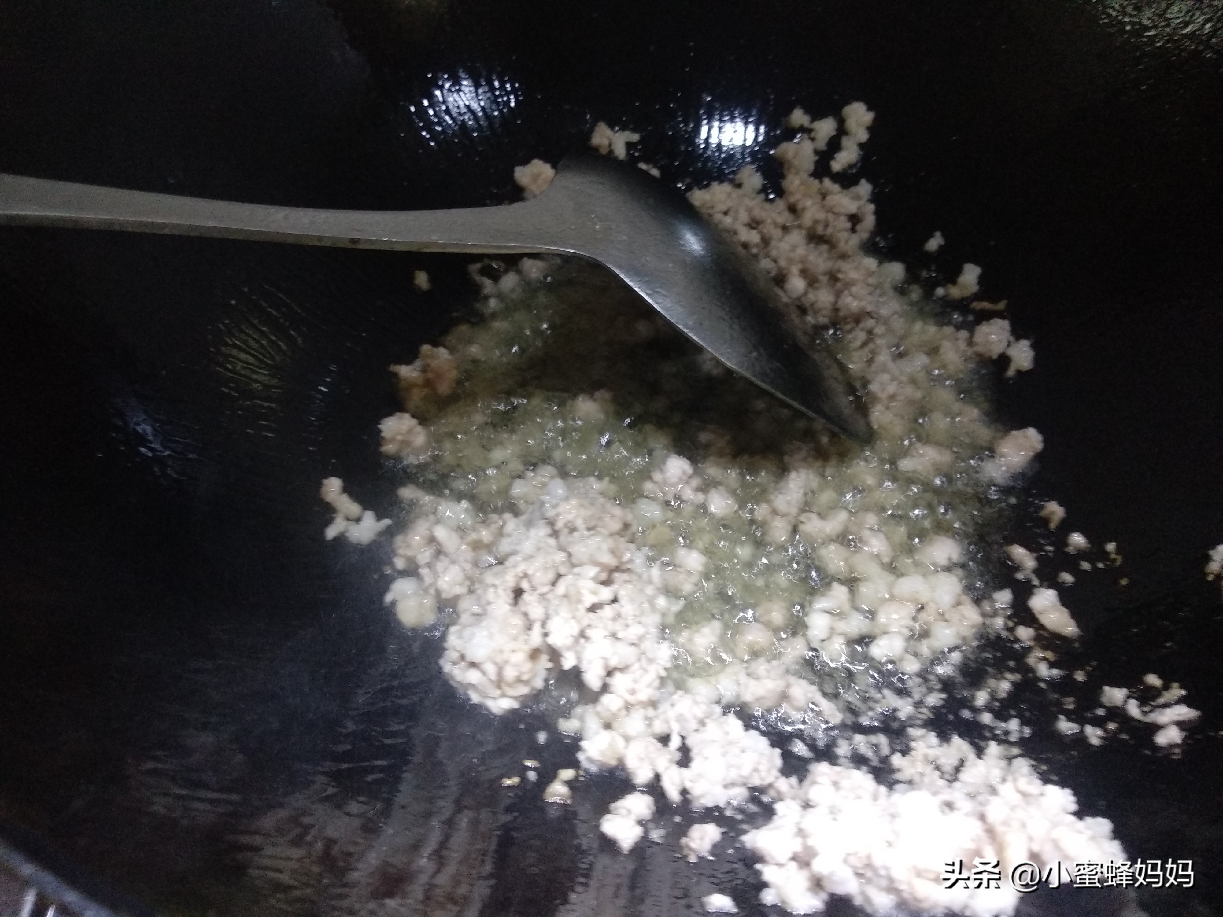 雪里红做包子视频,腌好的雪里红做包子