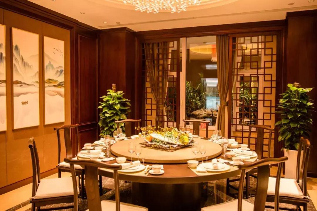 人均不到300的自助餐厅四星级酒店,海鲜自助高性价比酒店推荐