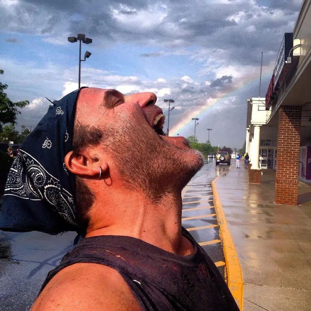 奥斯卡影帝沦为服务员？好莱坞星光大道被糟蹋？网友惊呼神操作