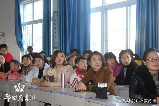 河南省邓州市城区四小,四小家校共育家庭教育线上直播课