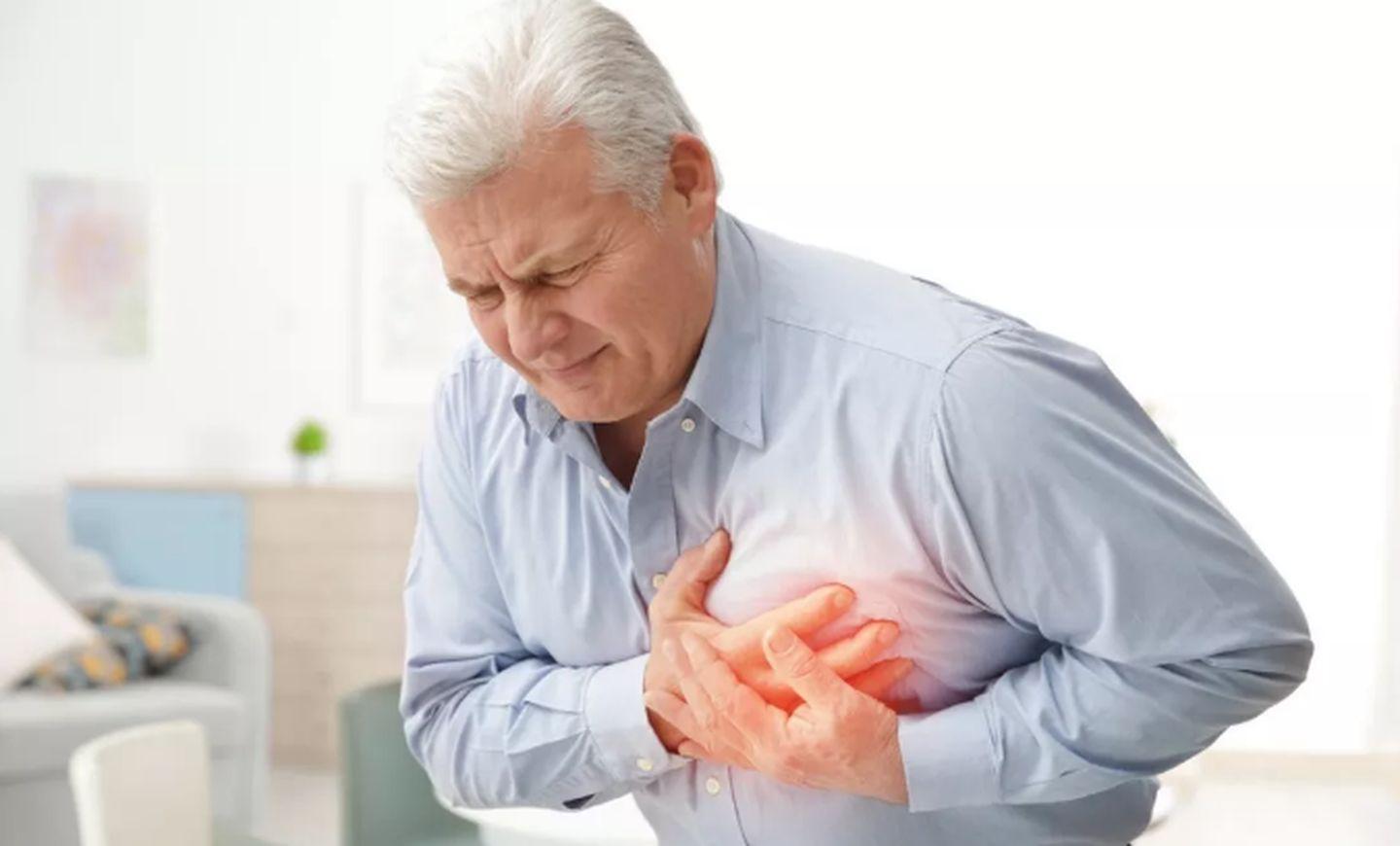 胸后甲状腺肿会引起胸痛吗,甲状腺结节会有胸闷气短的症状吗