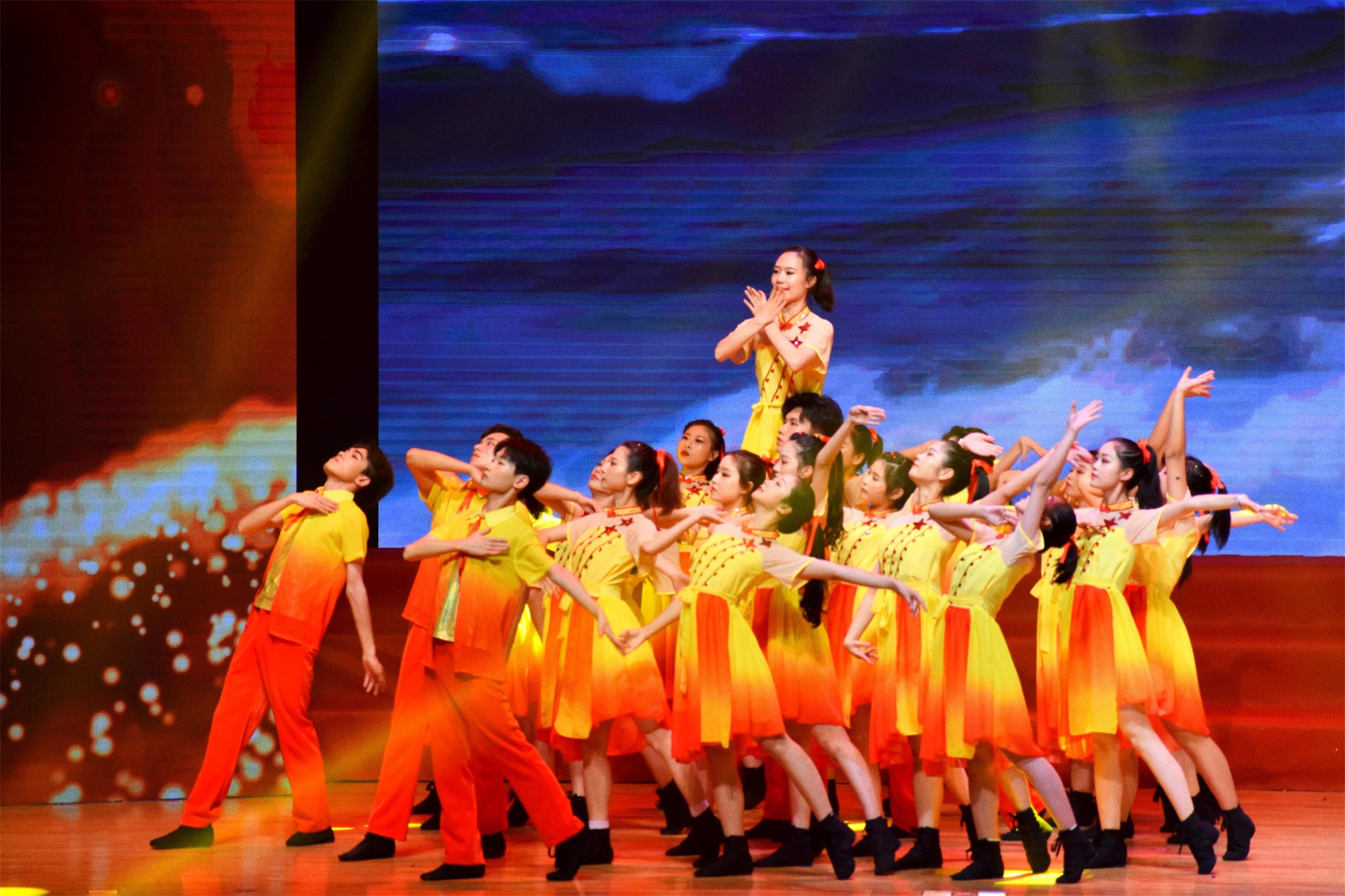 福医举办五四晚会激扬青春正当时