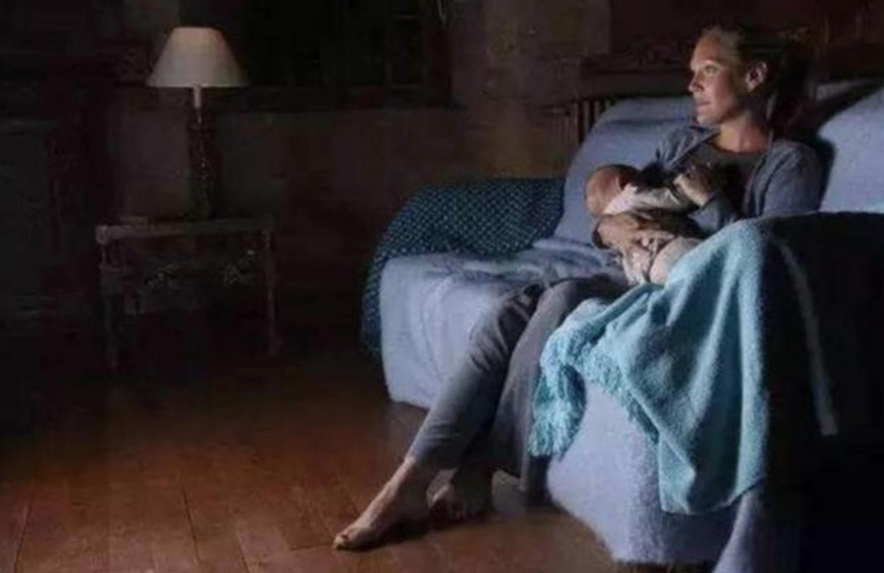 宝宝为什么吃着奶瓶就睡着了,宝宝吃着奶睡突然哭闹怎么回事