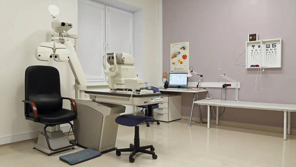 「假性近视」谬论，给你验光配镜的人有90%不合格