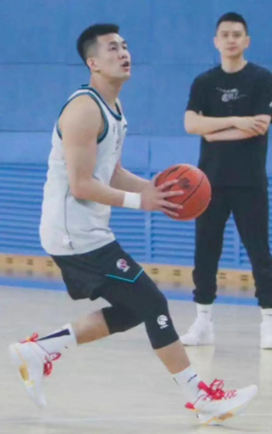 CBA集体穿李宁！除了这五位…