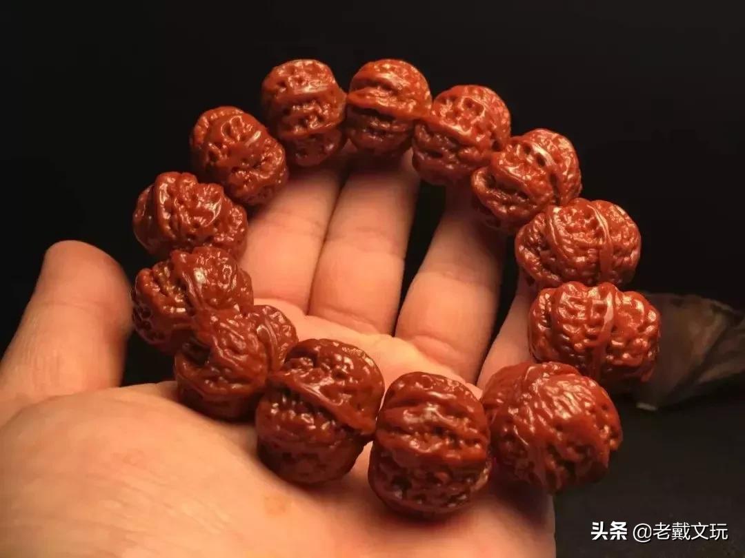 小秋子核桃如何辨别是不是塑料的,秋子核桃的变化过程