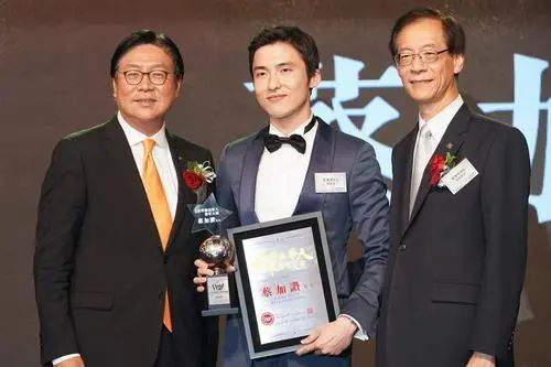 蔡加赞玩具大王,蔡加赞白手起家的吗