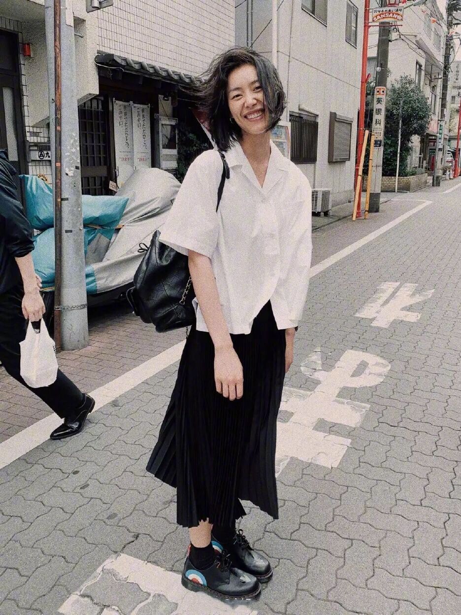 平胸女孩穿啥都好看,平胸女孩穿衬衫