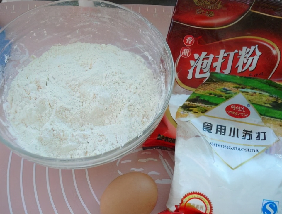 炸油条放碱面酵母酥脆吗,炸油条用不用酵母粉