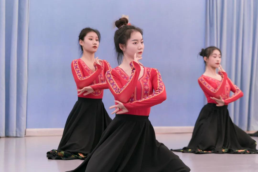 舞蹈生的困难,舞蹈瓶颈期应该怎么度过