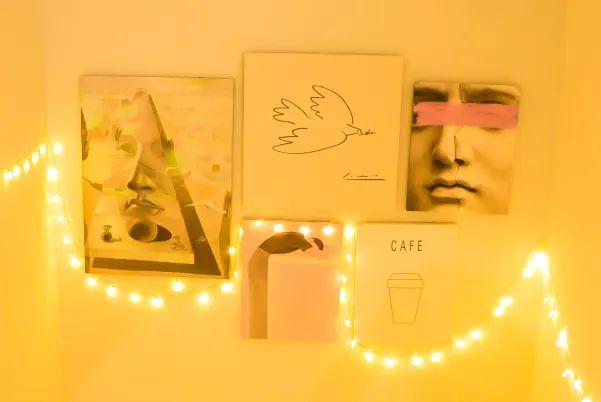 双色的双层小店，晚上有满天星星，呆足一天也不够