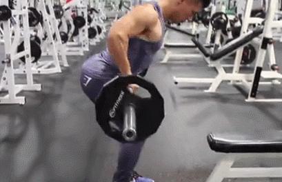 杠铃划船练背标准动作,俯身杠铃划船怎么练上背