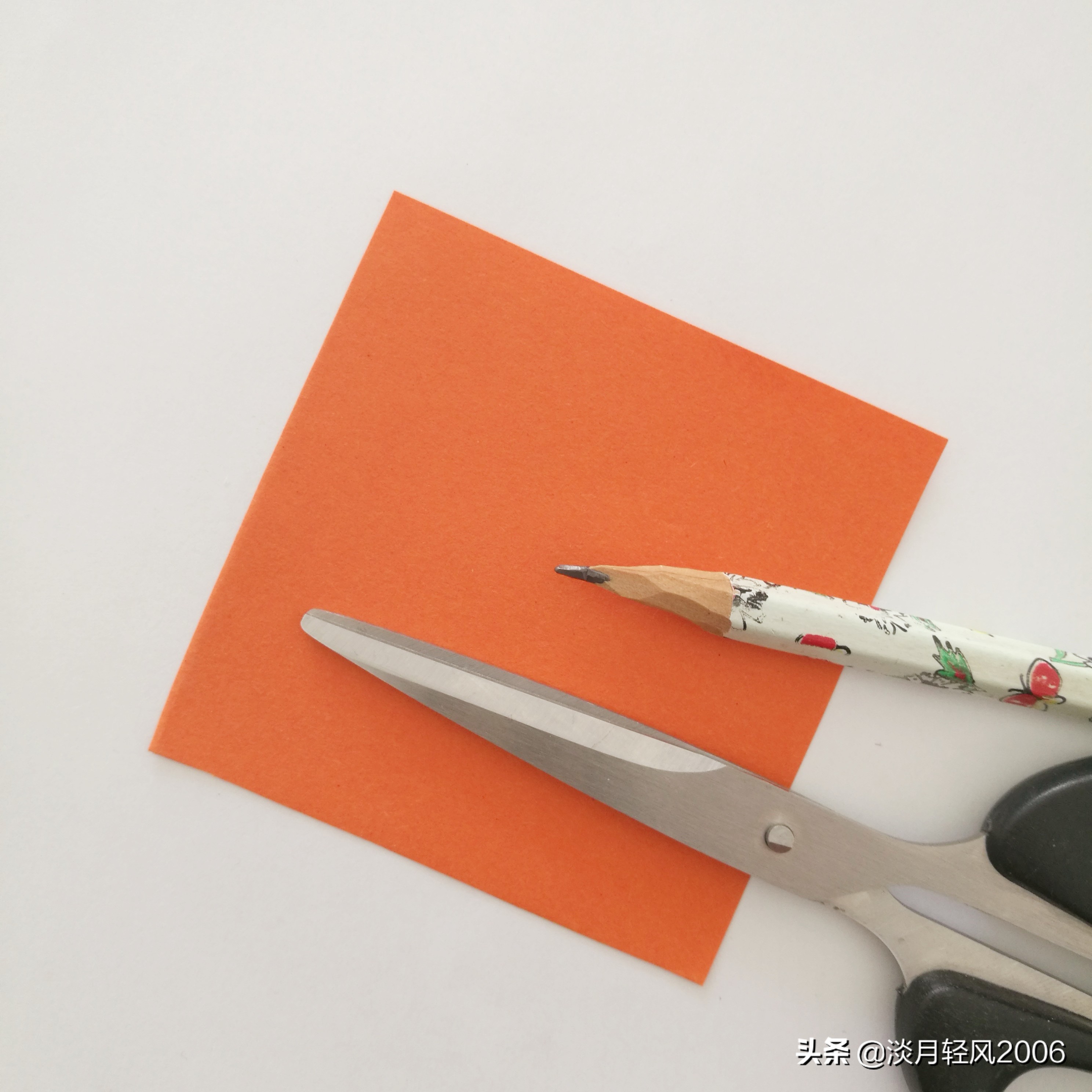 幼儿园卡纸剪出形状然后拼成汽车,幼儿园卡纸小汽车手工教程