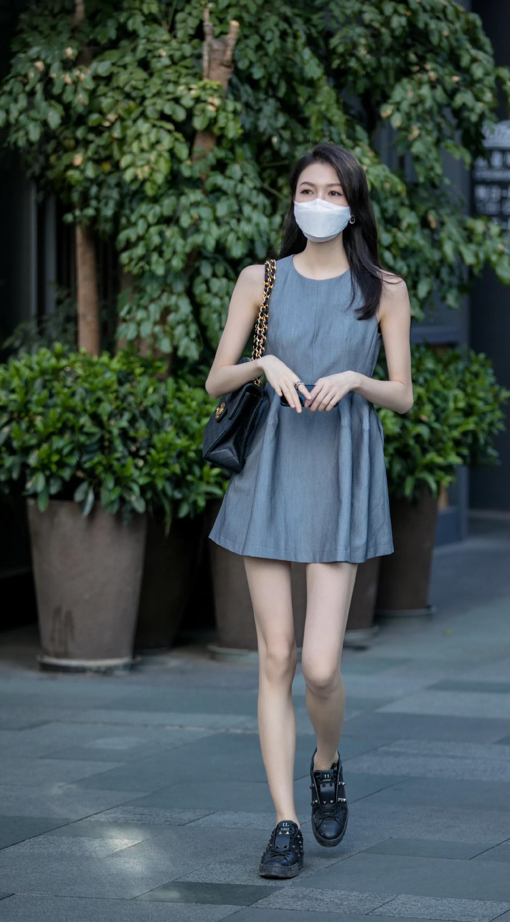 香奈儿chanel2023新款半月包,香奈儿18年早春限量版彩虹包