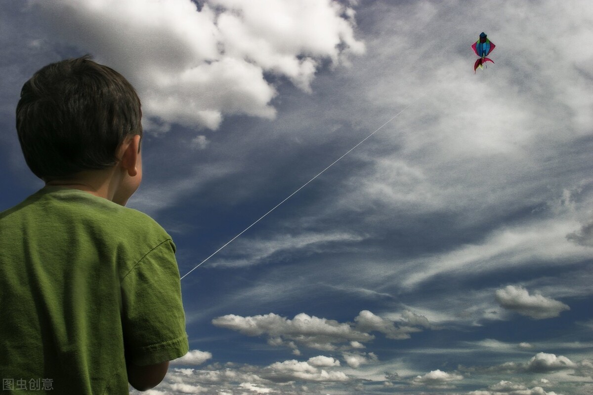 监狱狱警可以和犯人近距离说话么,犯人和狱警谈话必须蹲着