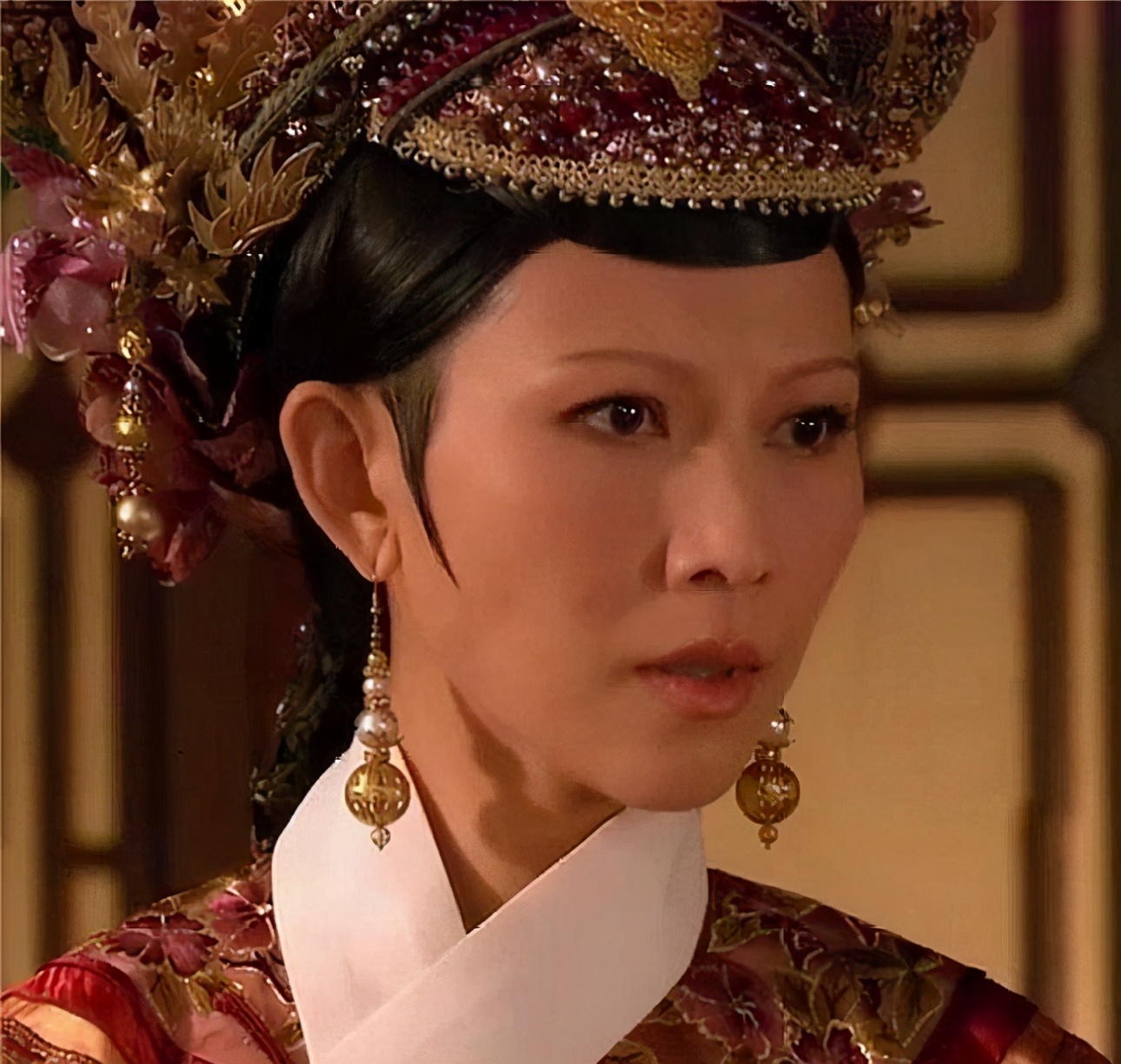 甄嬛传敬妃对甄嬛做了什么,甄嬛传敬妃为什么恨皇后