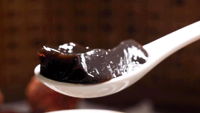 把整颗人参怼进龟苓膏里！论养生，还是深圳人厉害