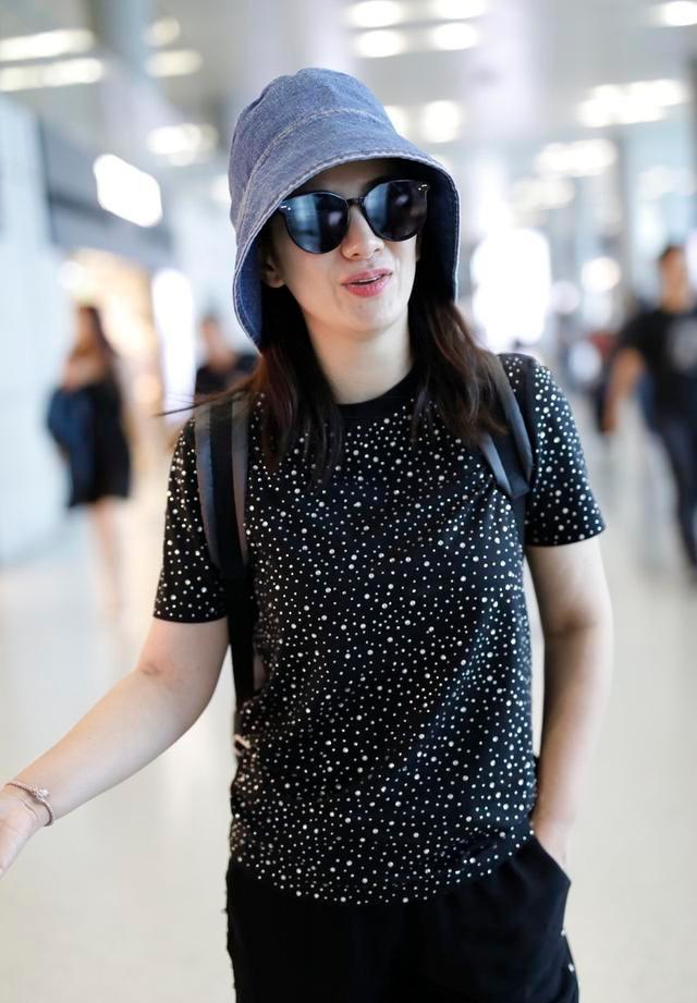 黄奕穿古装的样子,黄奕穿西装霸气十足