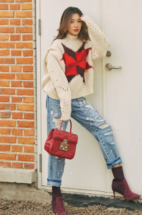 冬季白马丁靴过膝长袜穿搭,今年最流行穿搭靴子加过膝袜