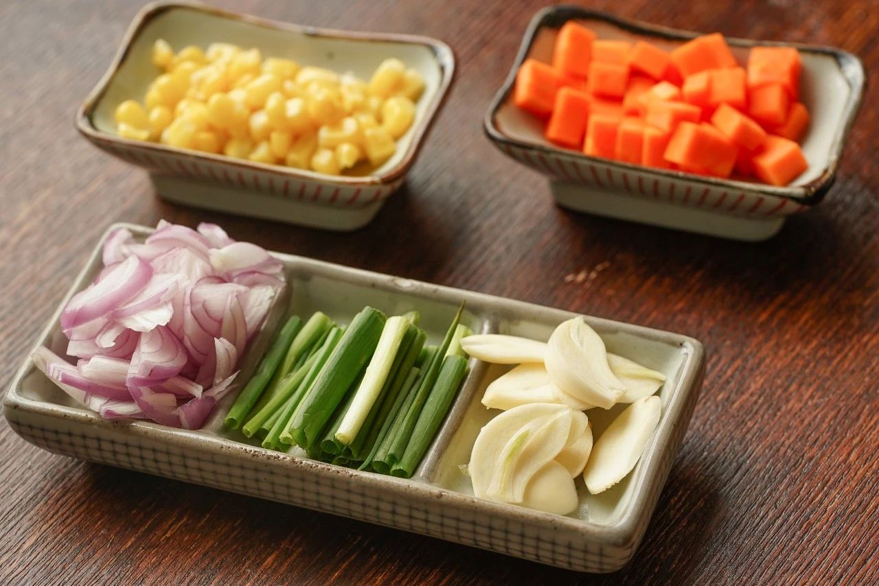 冬天就要吃热乎乎的糯米饭,全家人都能吃的电饭煲焖饭