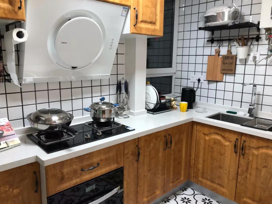 厨房台面什么颜色耐用好看,厨房台面哪种材料最耐脏