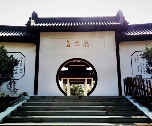 网红景区悬崖秋千,高空秋千尖叫吧