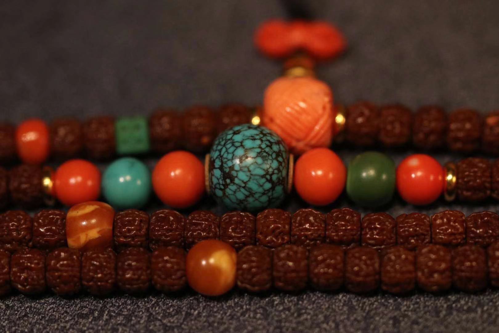 金刚龙纹菩提盘玩方法,盘玩五年的菩提根手串图片