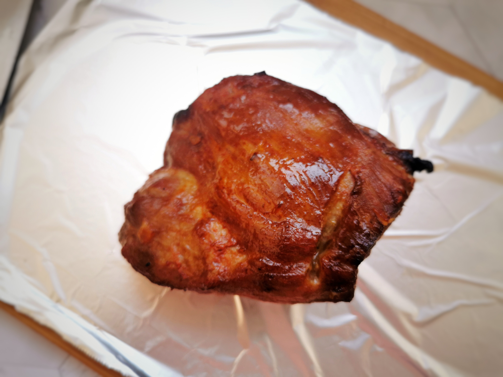 叉烧肉里的咸蛋黄怎么放进去的,挂炉港式咸蛋黄叉烧肉的正宗做法