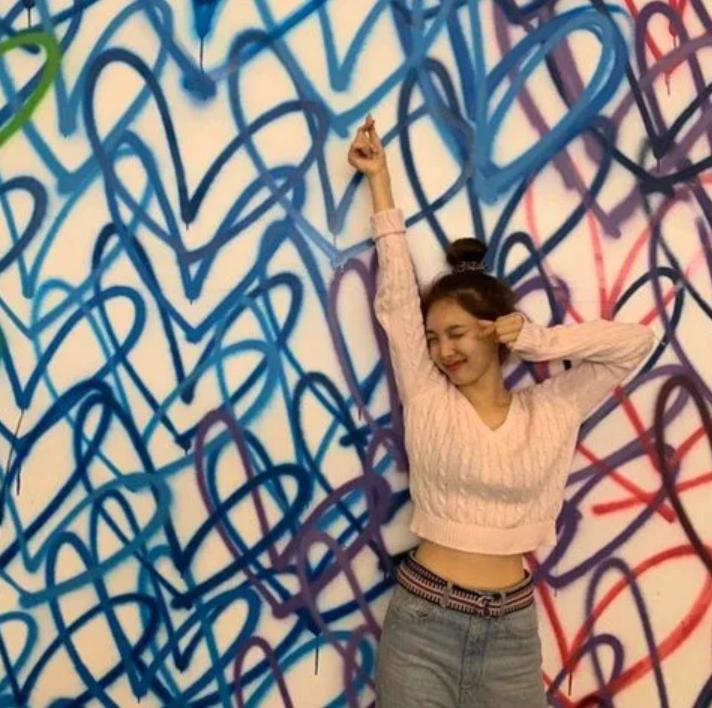 twice正规三辑单封是林娜琏吗 (twice nayeon 林娜琏街头唯美拍摄)