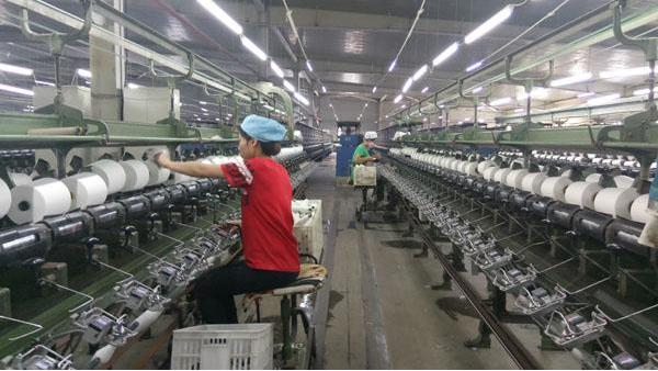 纺织厂女工记录夜班生活抖音,纺织厂女工工资一万多