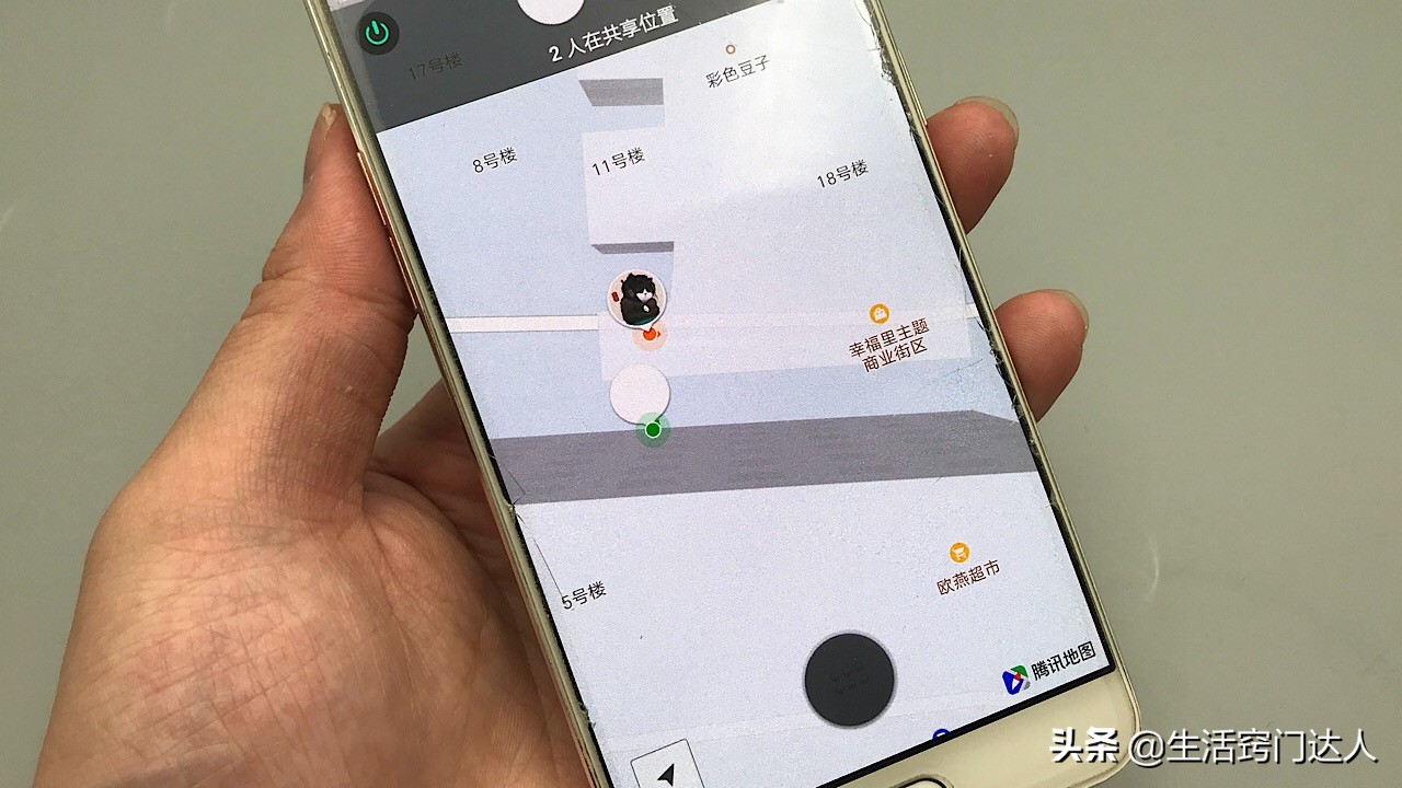 微信右上角三个点隐藏,微信左右下角隐藏小机关