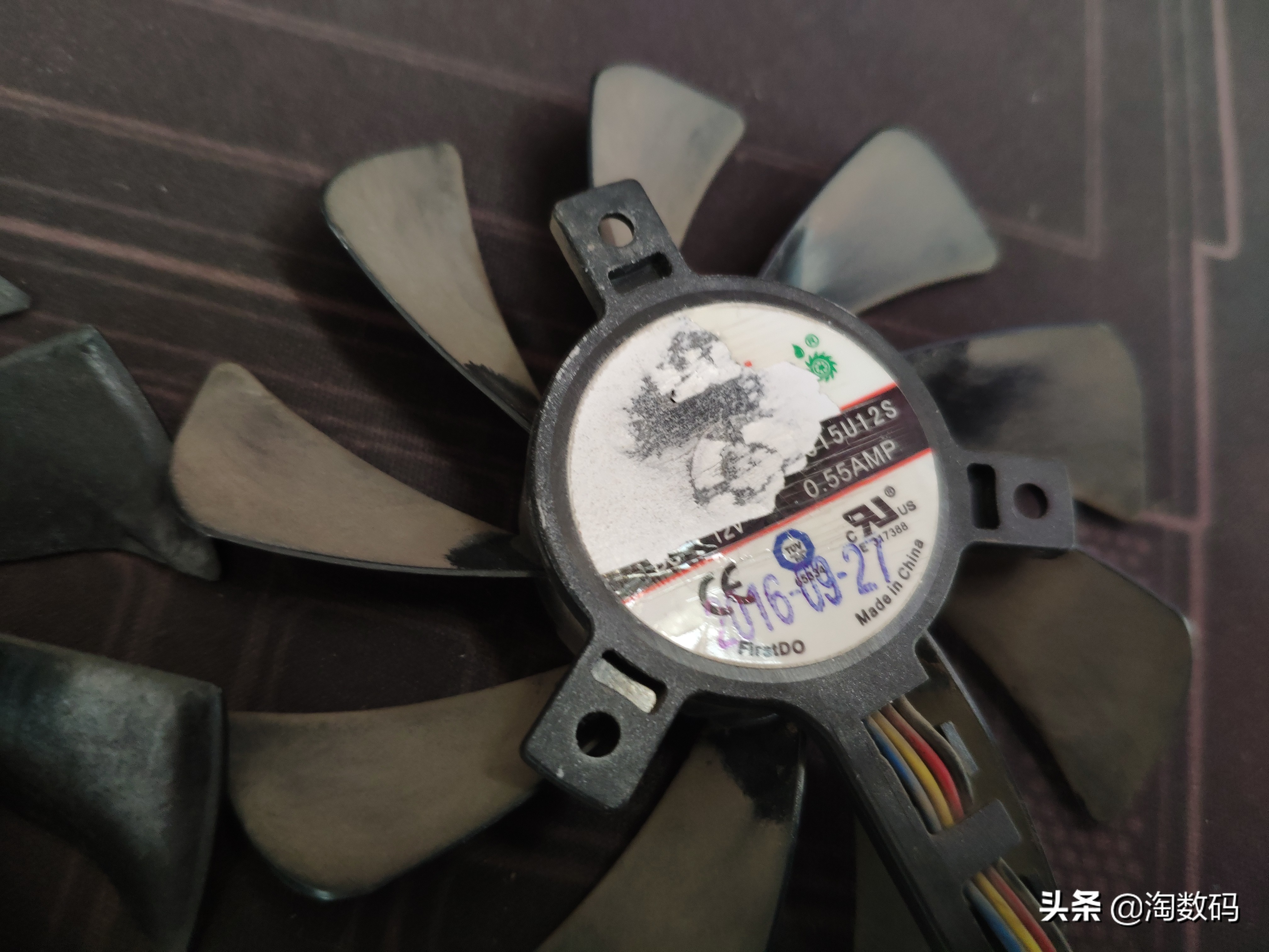 碎纸片卷进显卡风扇轴承？！WD40防锈液+小牙签完美解决咆哮风扇