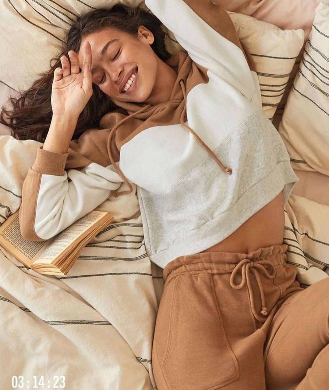 最新款卫衣减龄上档次,入春好物推荐清新减龄的小卫衣