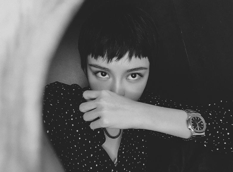 周扬青戴黑色帽子的照片,周扬青同款发型