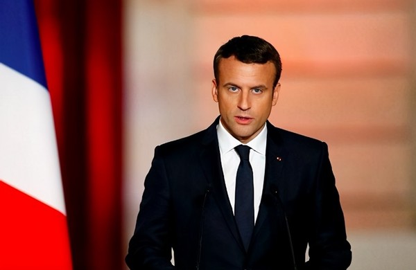 马克龙与69岁布丽吉特,44岁马克龙和69岁布丽吉特同框