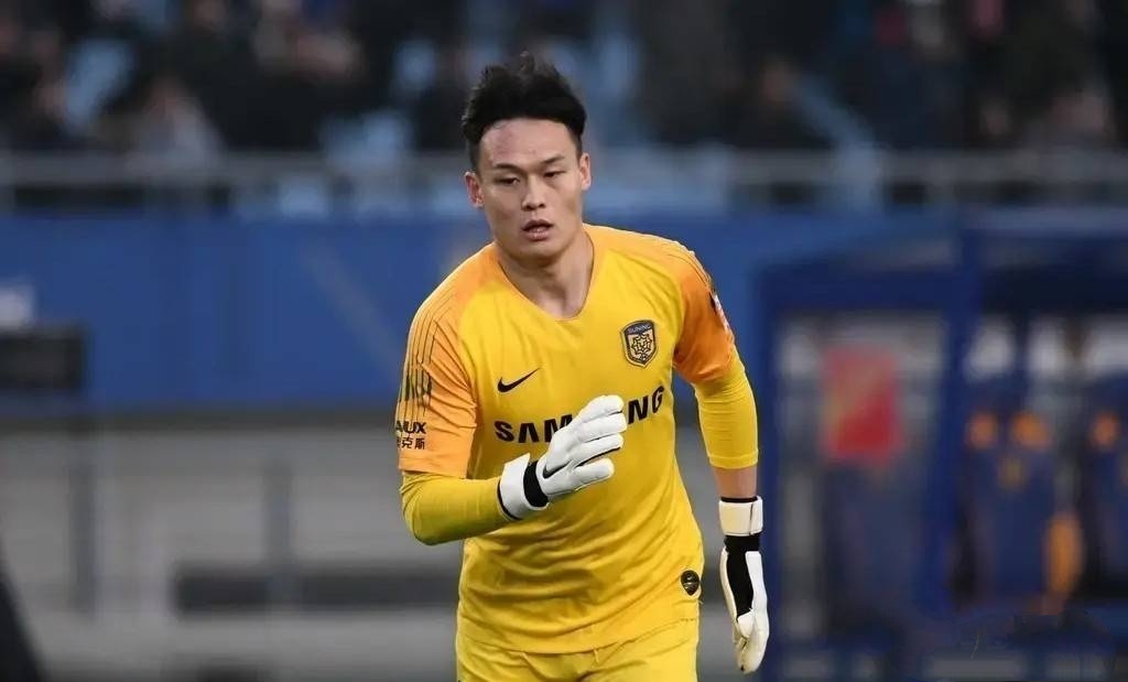 恼羞成怒！国奥门将公开吐槽队医：膝盖伤竟然开遗精药