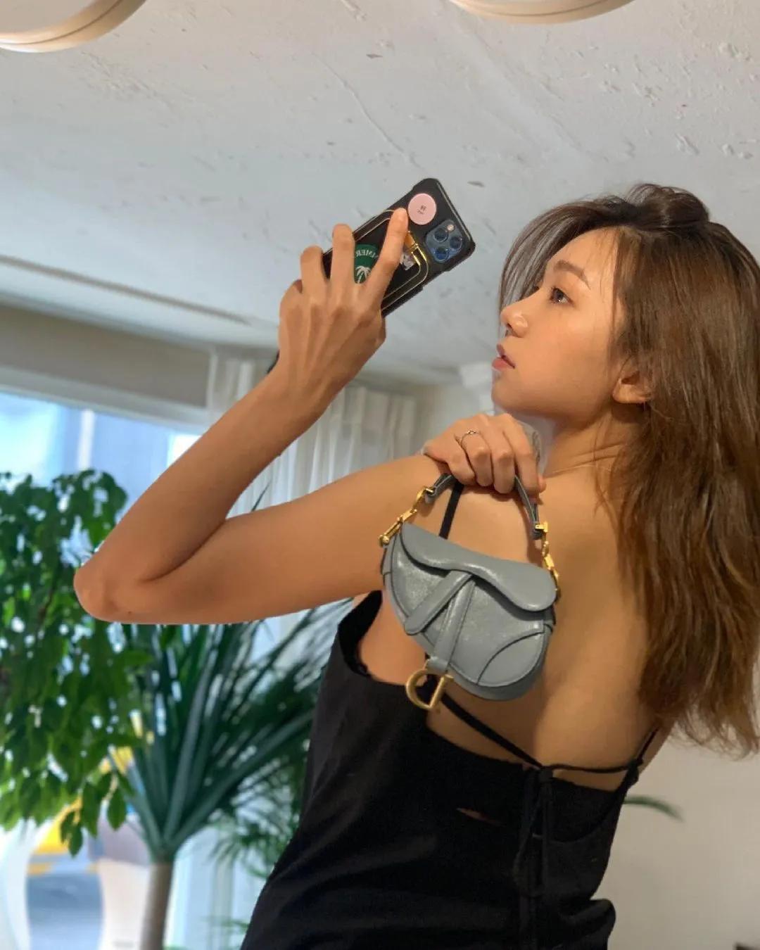 这个被嘲矮的超模火了！一脸硬伤，为啥还被Dior、Prada抢着宠？