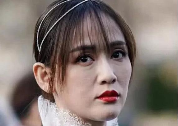 让李佳琦OMG的气垫BB霜，效果堪比美颜相机，誉为水光肌“神器”