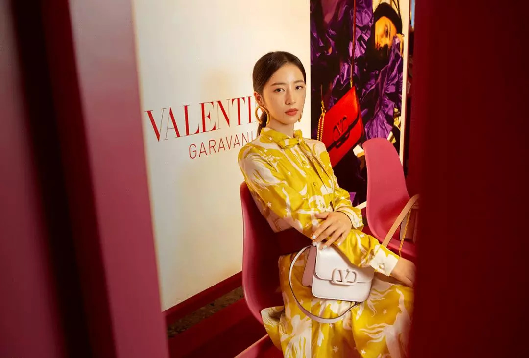 我抓住了一位资深柜员，道出了如何让你掏钱买包的秘密